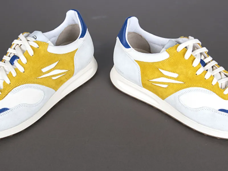 Vue 1 – chaussures jaune